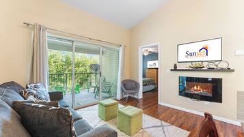 Smart TV, fireplace
