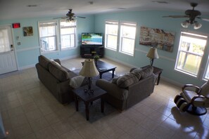 Smart TV, fireplace, stereo