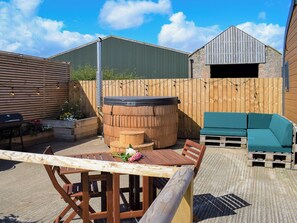 Outdoor dining - 1 bedroom accommodation in Tynely, near Embleton (Tynely, near Embleton)