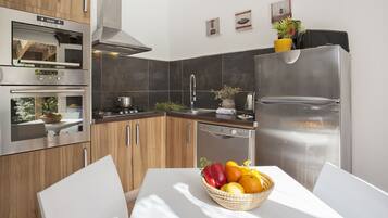 Fridge, microwave, oven, stovetop