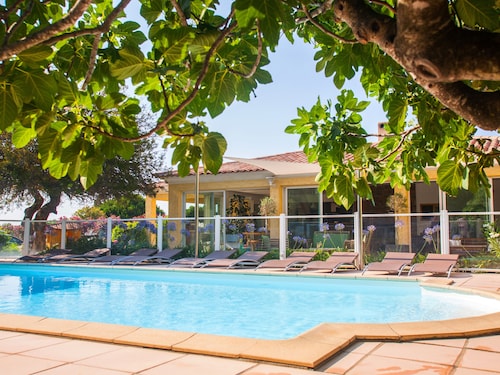 location de vacances figuier avec jardin barbecue piscine chauffée à Calvi