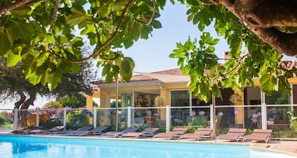 location de vacances figuier avec jardin barbecue piscine chauffée à Calvi