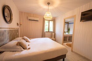 2 slaapkamers, een strijkplank/strijkijzer, reisbedje, wifi