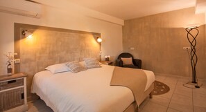 2 bedrooms, iron/ironing board, travel cot, WiFi