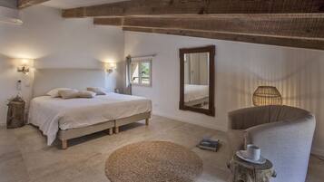 3 slaapkamers, een strijkplank/strijkijzer, reisbedje, wifi