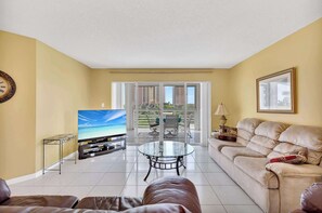 TV - Le Frontenac 414 STR-01532 (Sunny Isles Beach)