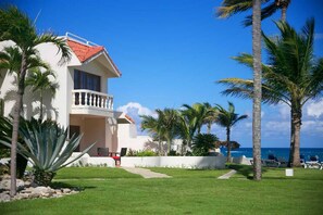 Exterior - Full beachfront 2-floor townhouse with great sea views, tennis, pool (Cabarete)