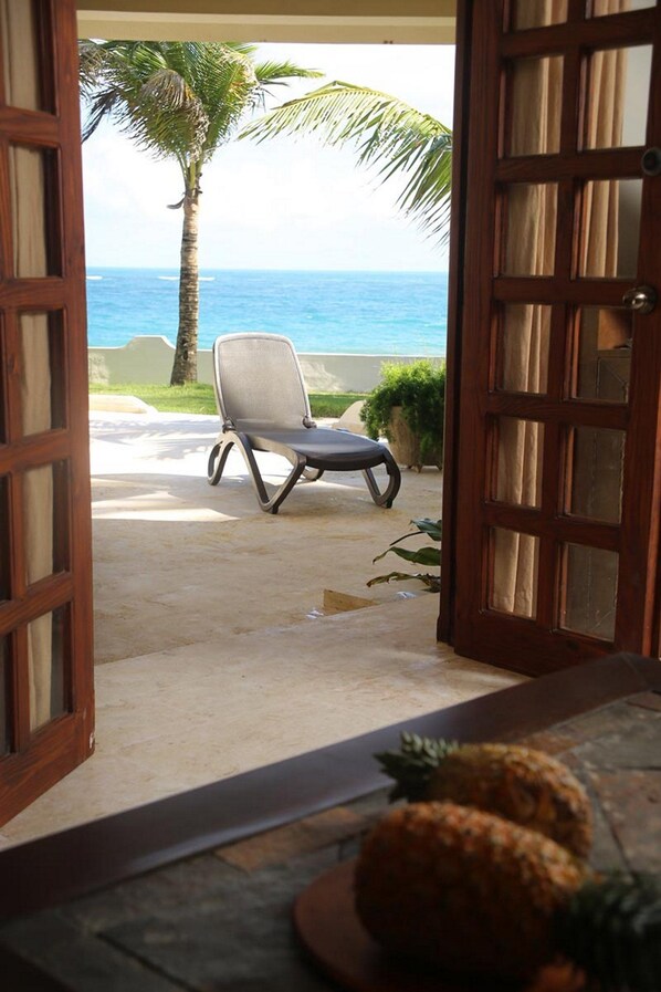 Property grounds - Full beachfront 2-floor townhouse with great sea views, tennis, pool (Cabarete)