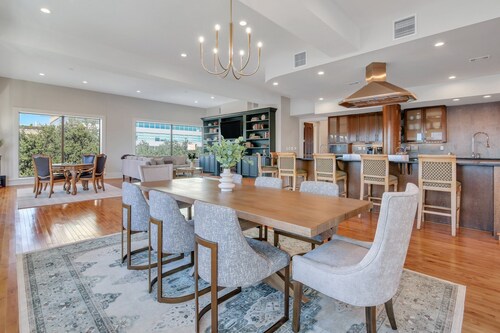 Penthouse Downtown with Private Rooftop Deck