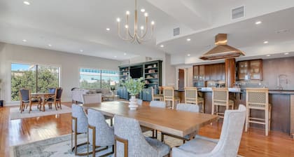 Penthouse Downtown with Private Rooftop Deck