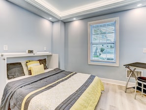 4 bedrooms, iron/ironing board, free WiFi, bed sheets