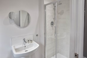 House | Bathroom | Free toiletries, hair dryer