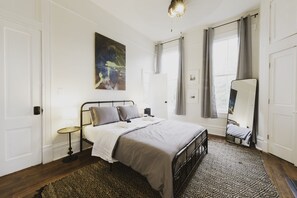 2 Schlafzimmer, Schreibtisch, Bügeleisen/Bügelbrett, kostenloses WLAN