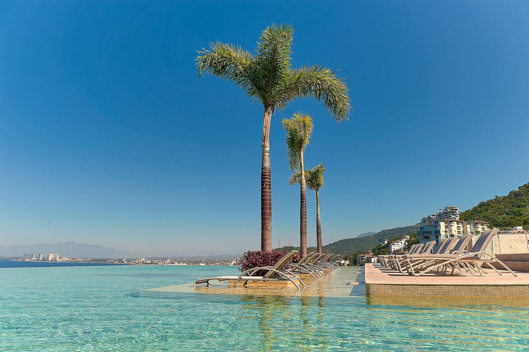 室外游泳池，恒温泳池