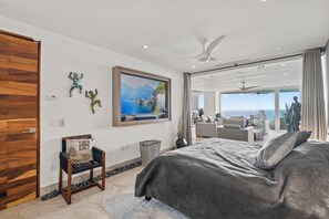 3 bedrooms, in-room safe, desk, iron/ironing board