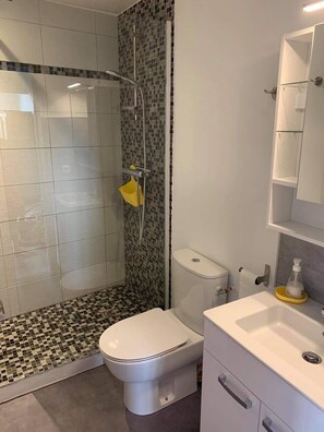 Bruser, hårtørrer, Toiletpapir