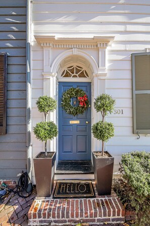 Exterior detail - Brockett House - An Old Town Luxury Home! (Alexandria)