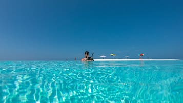 Beach nearby, white sand, sun-loungers, beach umbrellas