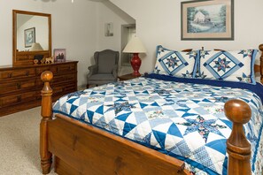 3 bedrooms, desk, iron/ironing board, travel cot