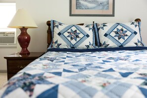 3 Schlafzimmer, Schreibtisch, Bügeleisen/Bügelbrett, Reisekinderbett