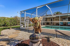 Exterior detail - Direct Gulf Access, Kayaks & Heated Pool -Villa Hip Nautic - Roelens Vacations (Cape Coral)