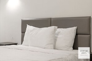 Iron/ironing board, free WiFi, bed sheets - Private 4 BDRM house, 5 Miles from Downtown #6 (Indianapolis)