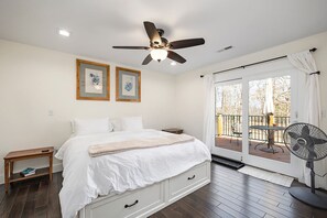 4 slaapkamers, een strijkplank/strijkijzer, reisbedje, gratis wifi