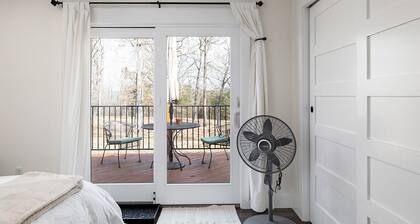 Home-Lakefront-Branson West. New-Clean-Excellent value.