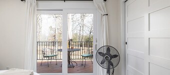 Home-Lakefront-Branson West. New-Clean-Excellent value.