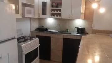 Maison Familiale | Cuisine privée | Grand réfrigérateur, micro-ondes, four, plaque de cuisson