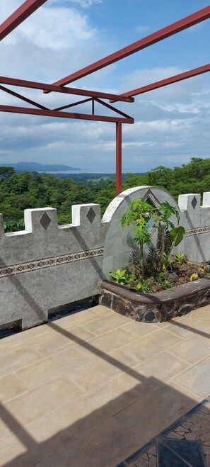 Chambre Triple | Terrasse/Patio
