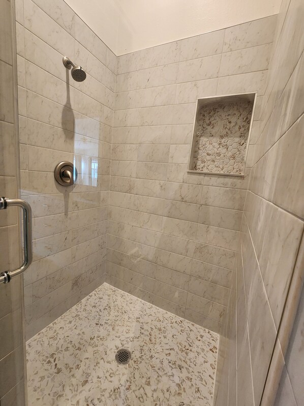 Shower, jetted tub, hair dryer, towels