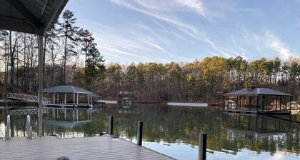 Beautiful waterfront home on a private cove in Lake Keowee w/ hot tub