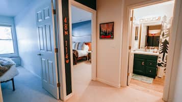 4 bedrooms, iron/ironing board, free WiFi, bed sheets