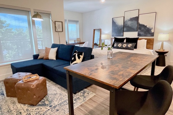 3 habitaciones, escritorio, tabla de planchar con plancha y wifi gratis