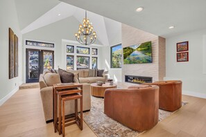 TV, fireplace, DVD player