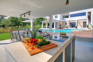 Outdoor dining - Villa Dahlia Belle with Pool (Višnjan)