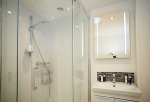 Dusche, Haartrockner, HandtĂŒcher