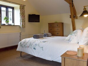 4 bedrooms, free WiFi, bed sheets
