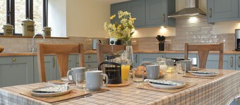 Bucknole Farm - The Old Shippon