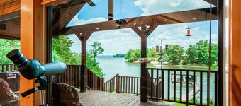 Serene Lakeside Getaway