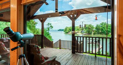 Serene Lakeside Getaway