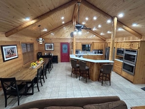Dining - Serene Lakeside Getaway (Pittsburg)