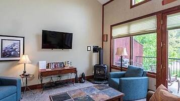 Télévision, cheminée