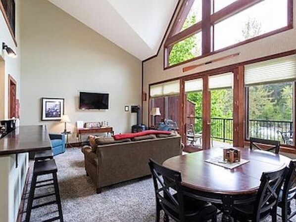 TV, fireplace - Beautiful Loft Condo in the Heart of Bigfork on the Swan River (Bigfork)