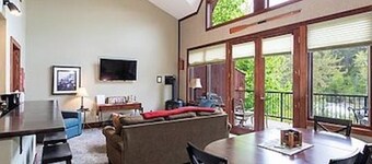 Beautiful Loft Condo in the Heart of Bigfork on the Swan River