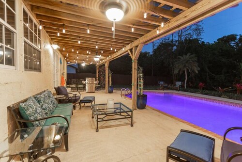 My Happy Place 3BR 2BA Heated Pool Great Location