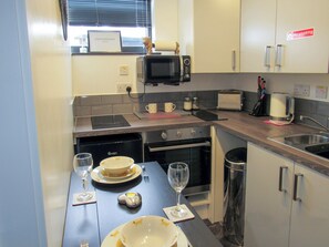 Cookware/dishes/utensils