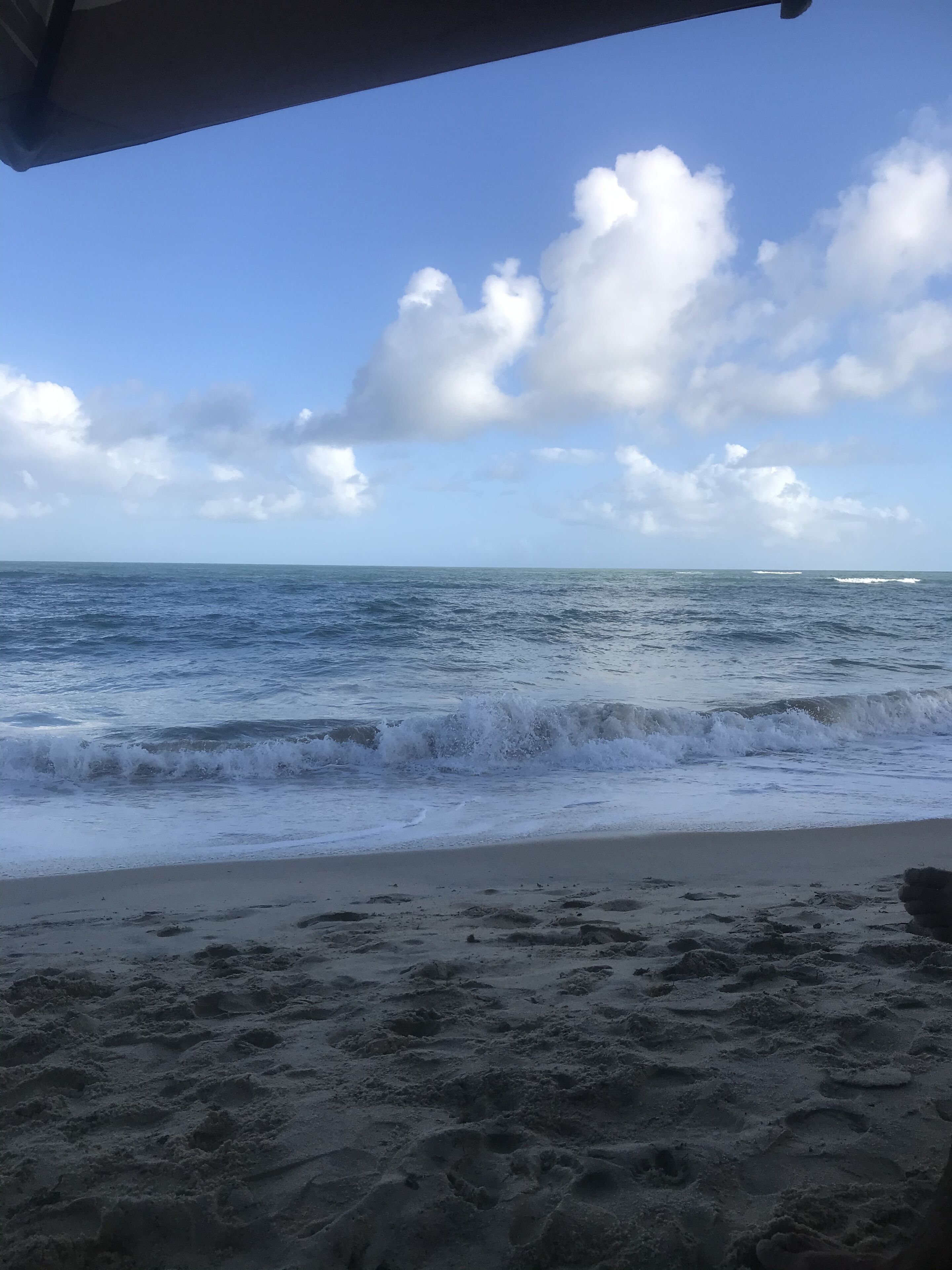 Ubicación cercana a la playa y arena blanca
