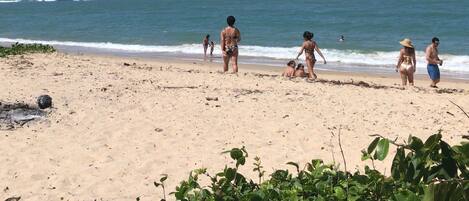 Beach nearby, white sand, beach shuttle, 6 beach bars